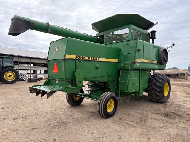 Image of John Deere 6620 Titan II equipment image 3