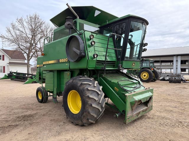 Image of John Deere 6620 Titan II equipment image 2