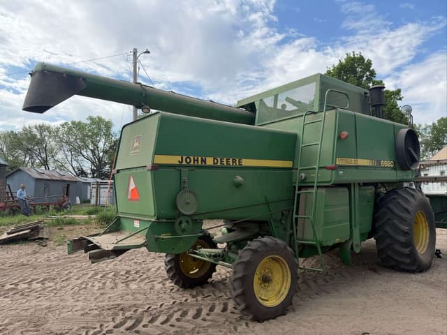 Image of John Deere 6620 Titan II equipment image 4