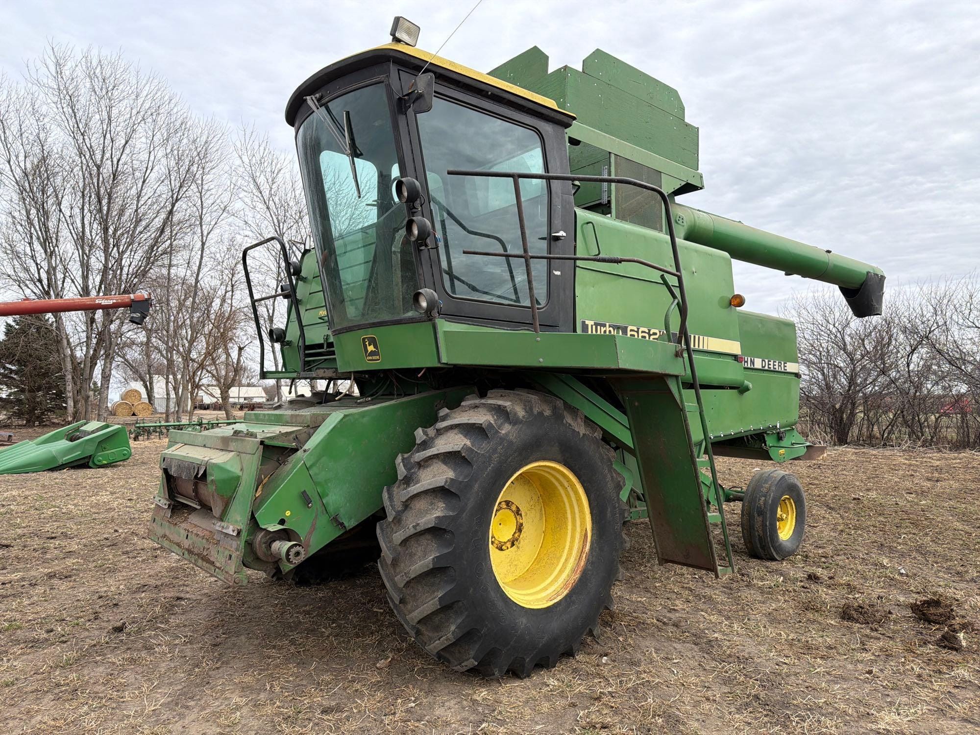 John Deere 6620 Equipment Image0