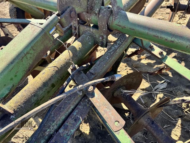 Image of John Deere 666H equipment image 2