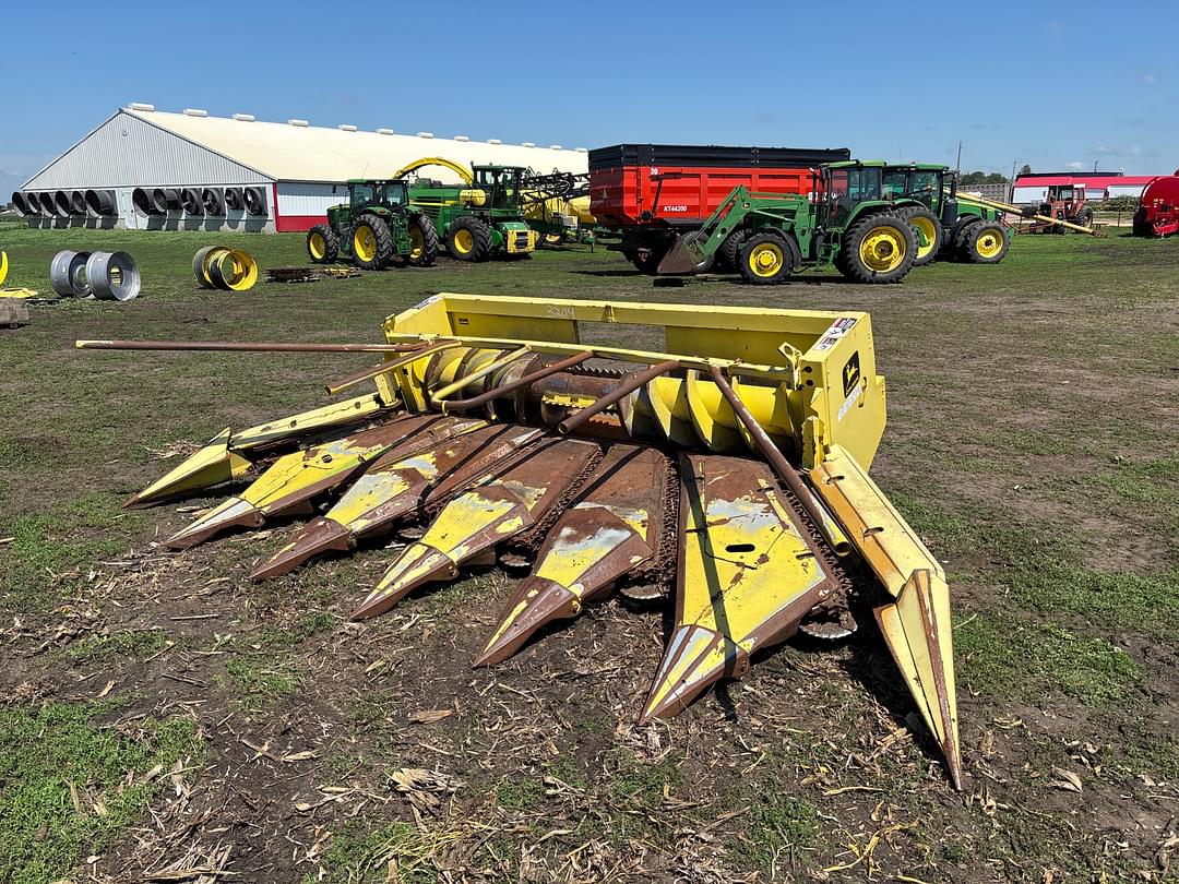 Image of John Deere 666R Primary image
