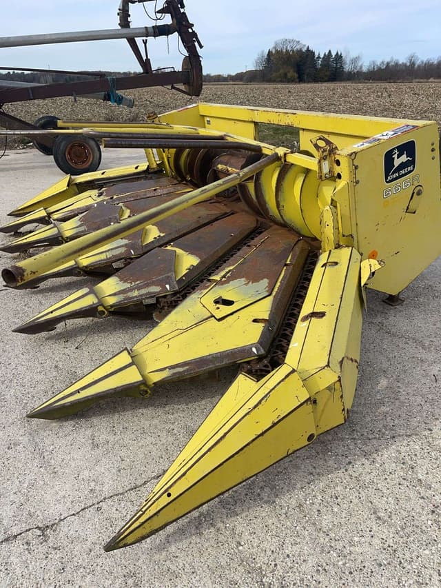 Image of John Deere 666R equipment image 2