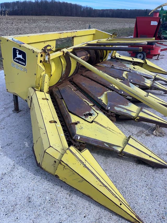 Image of John Deere 666R equipment image 3