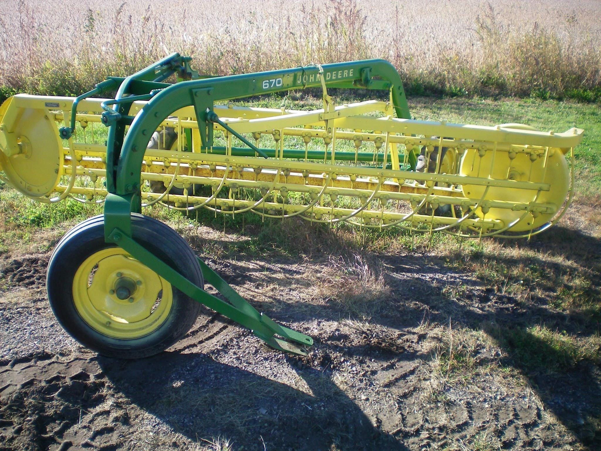 John Deere 670 Equipment Image0