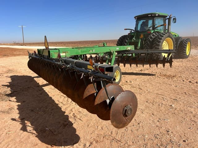 Image of John Deere 670 equipment image 4