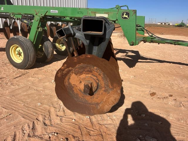 Image of John Deere 670 equipment image 1