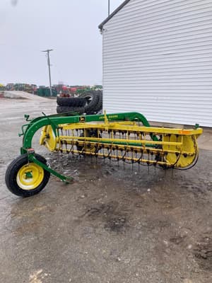 John Deere 670 Image