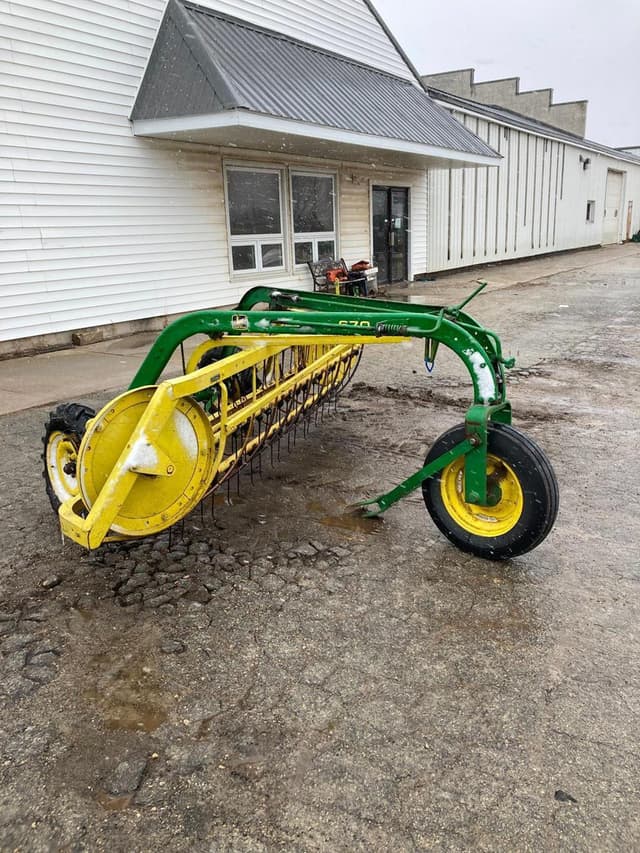 Image of John Deere 670 equipment image 1