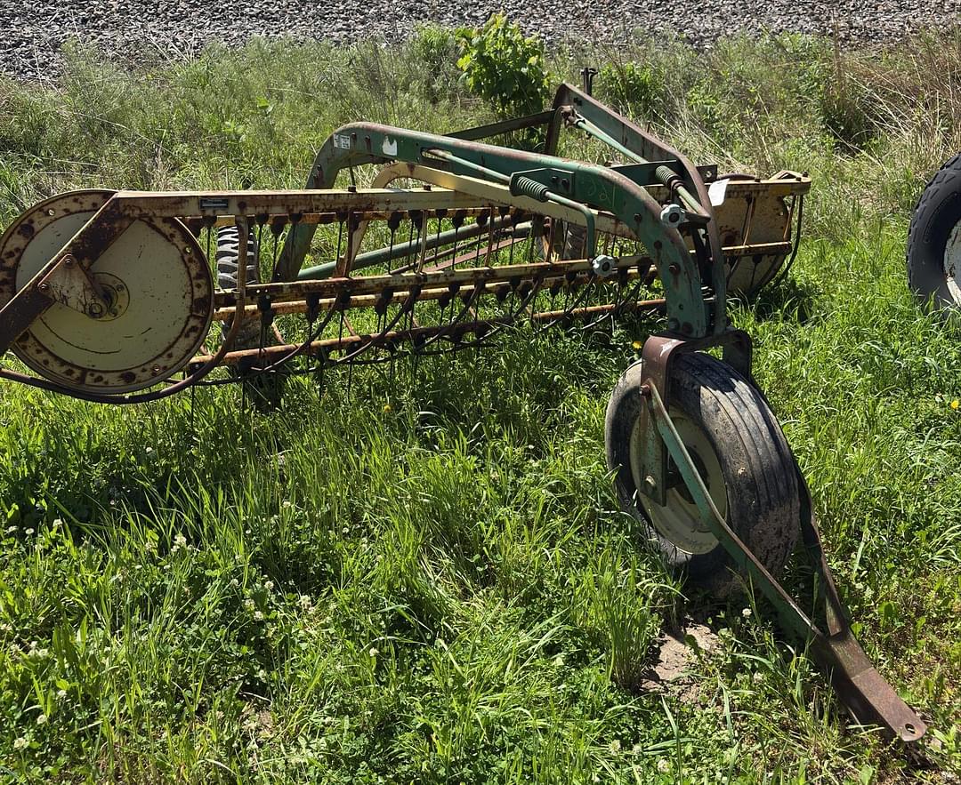 Image of John Deere 670 Primary Image
