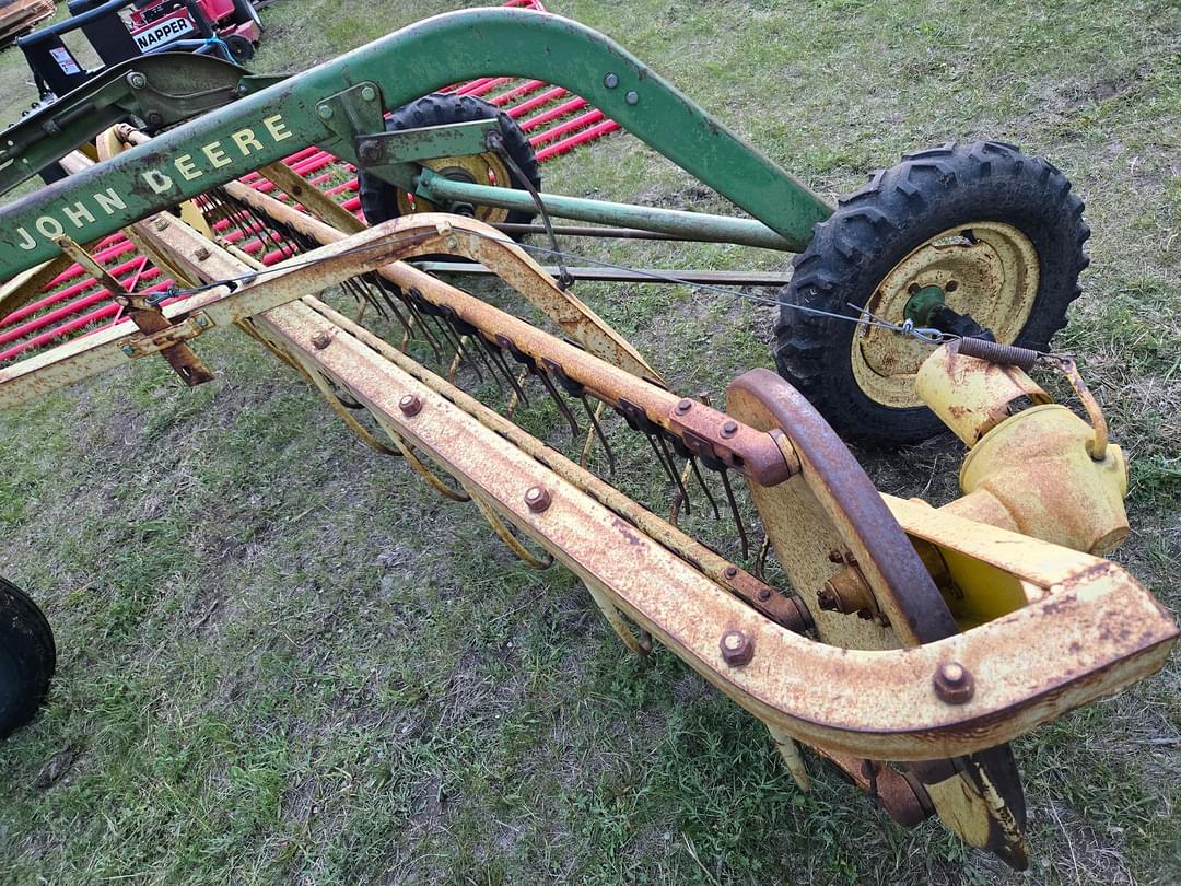 Image of John Deere 670 Image 1