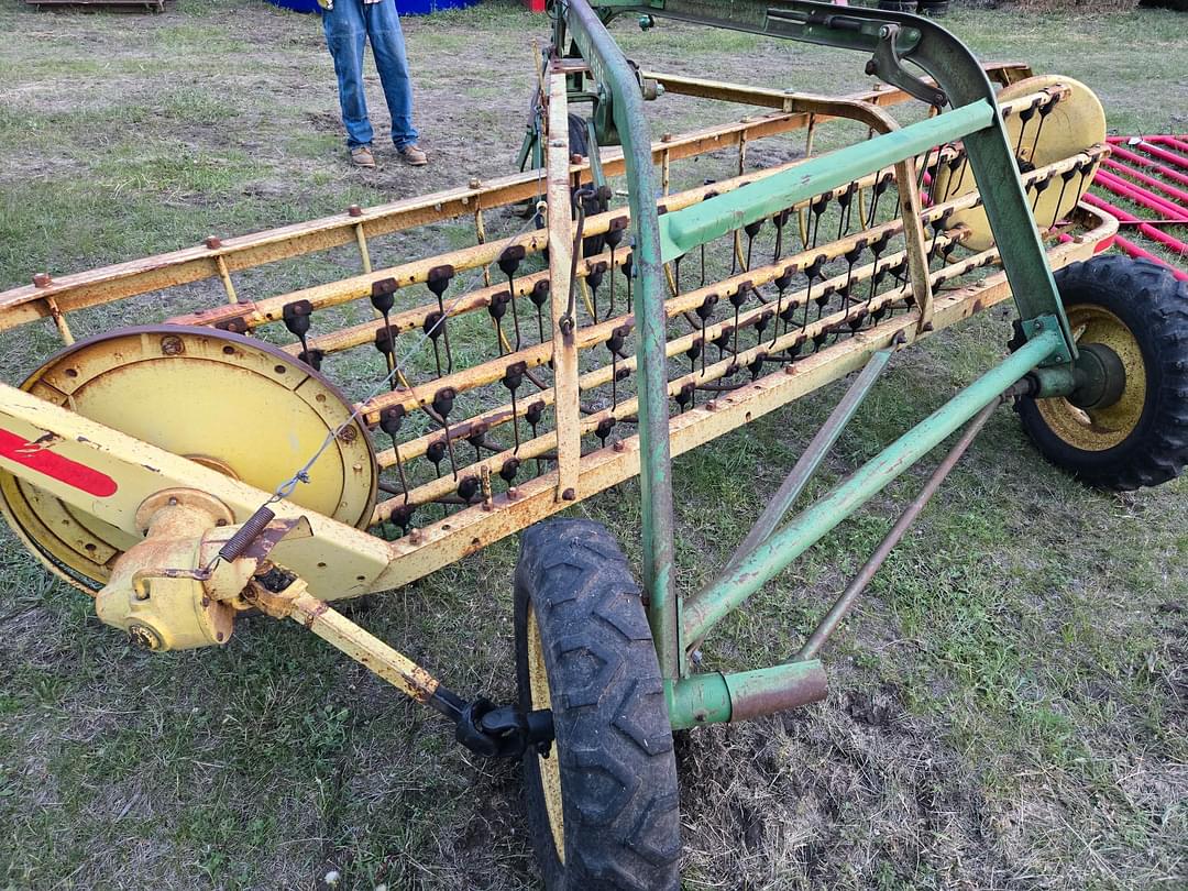 Image of John Deere 670 Image 0