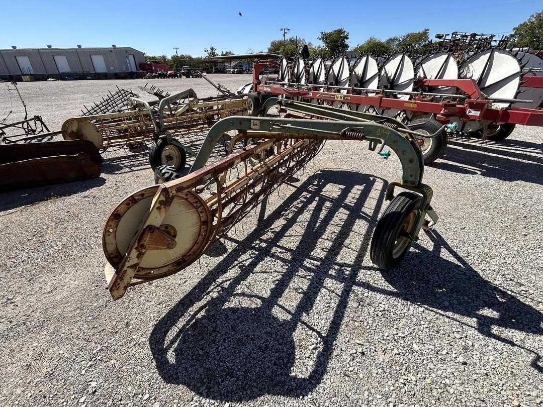 Image of John Deere 670 Image 1