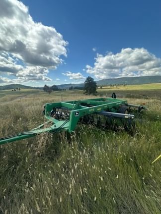 John Deere 670 Equipment Image0