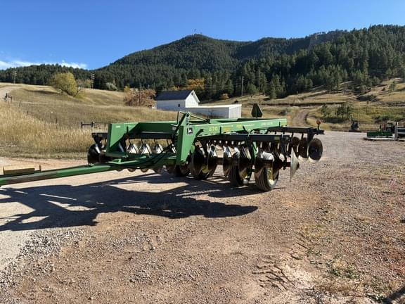 Image of John Deere 670 equipment image 1