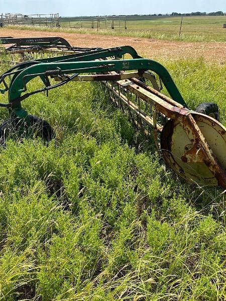 Image of John Deere 670 equipment image 1