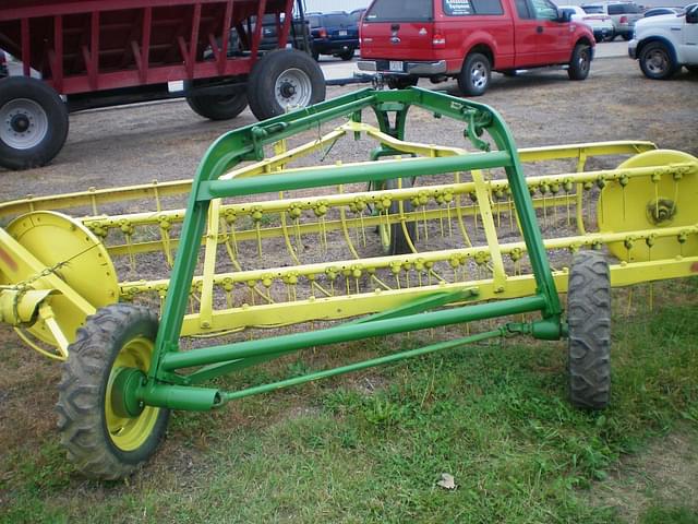 Image of John Deere 670 equipment image 1