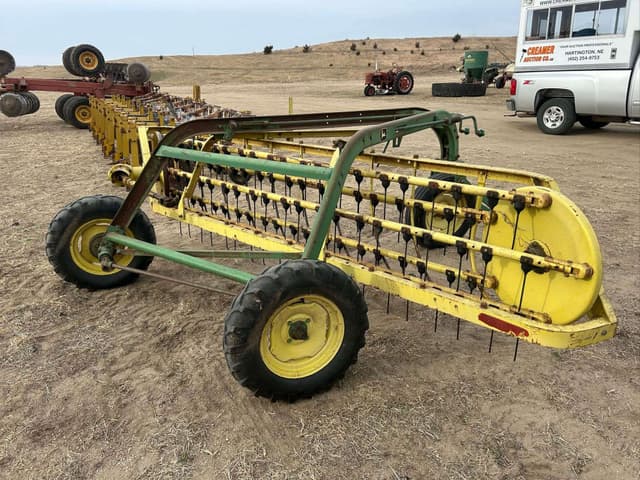 Image of John Deere 670 equipment image 4