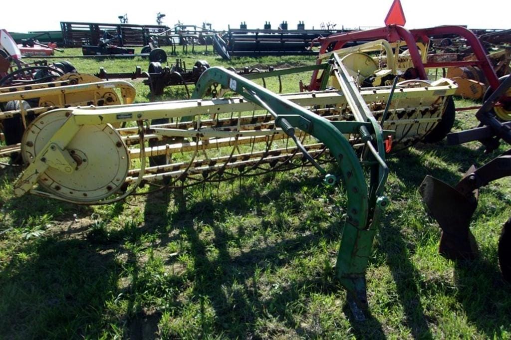 John Deere 670 Equipment Image0