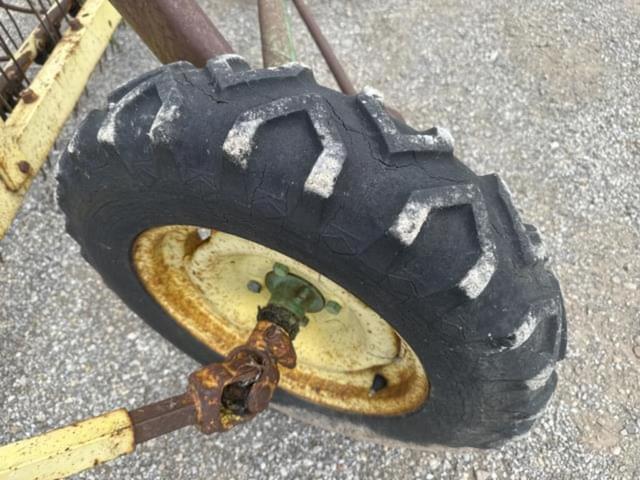 Image of John Deere 670 equipment image 4