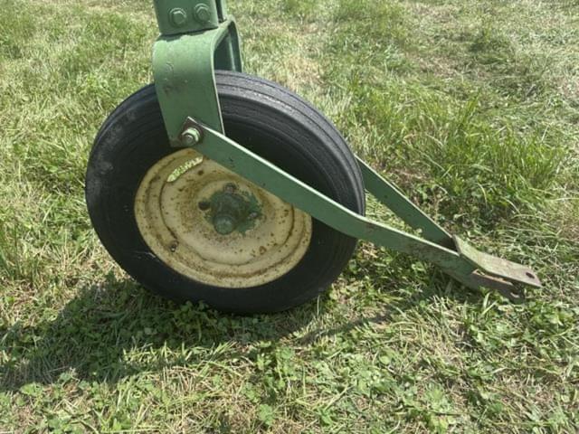 Image of John Deere 670 equipment image 4