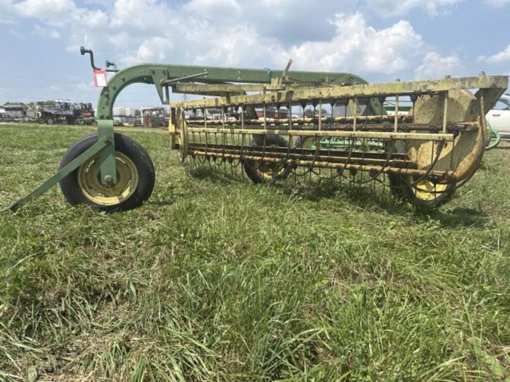 Image of John Deere 670 Primary image