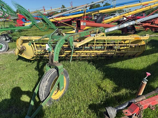 Image of John Deere 670 equipment image 1