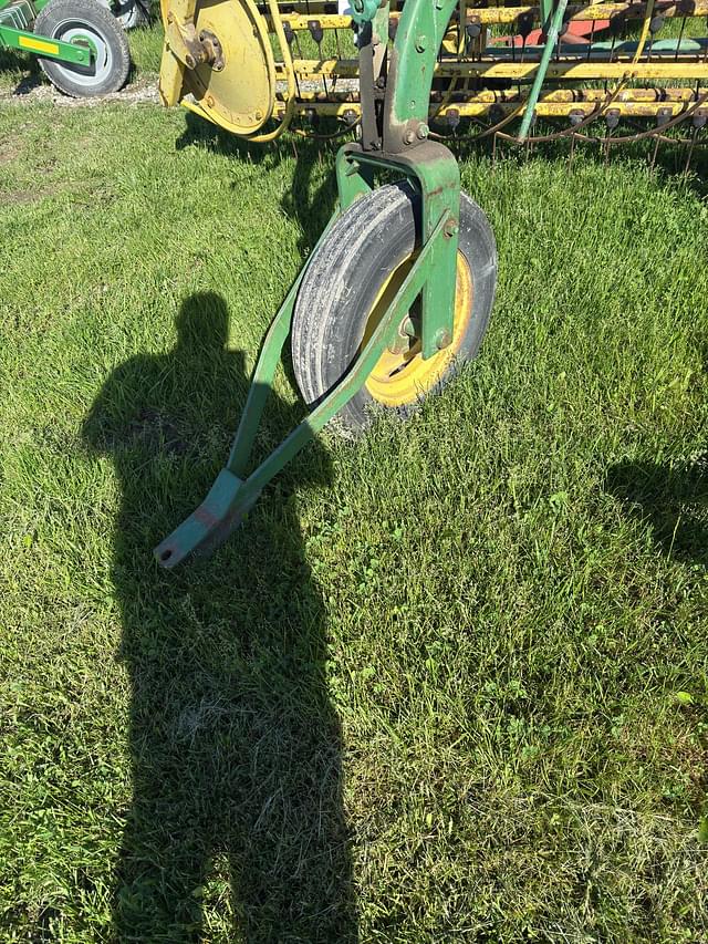 Image of John Deere 670 equipment image 2