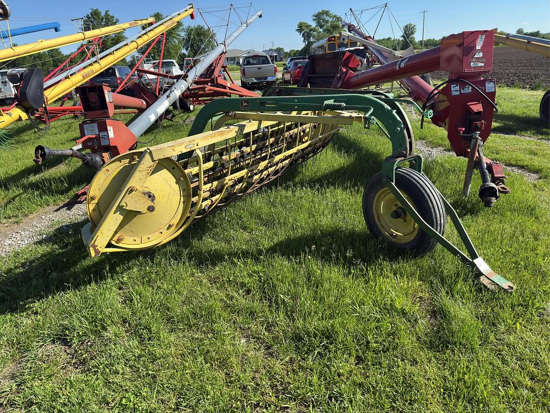 Image of John Deere 670 Primary image