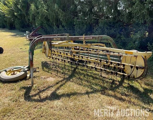 Image of John Deere 670 equipment image 1