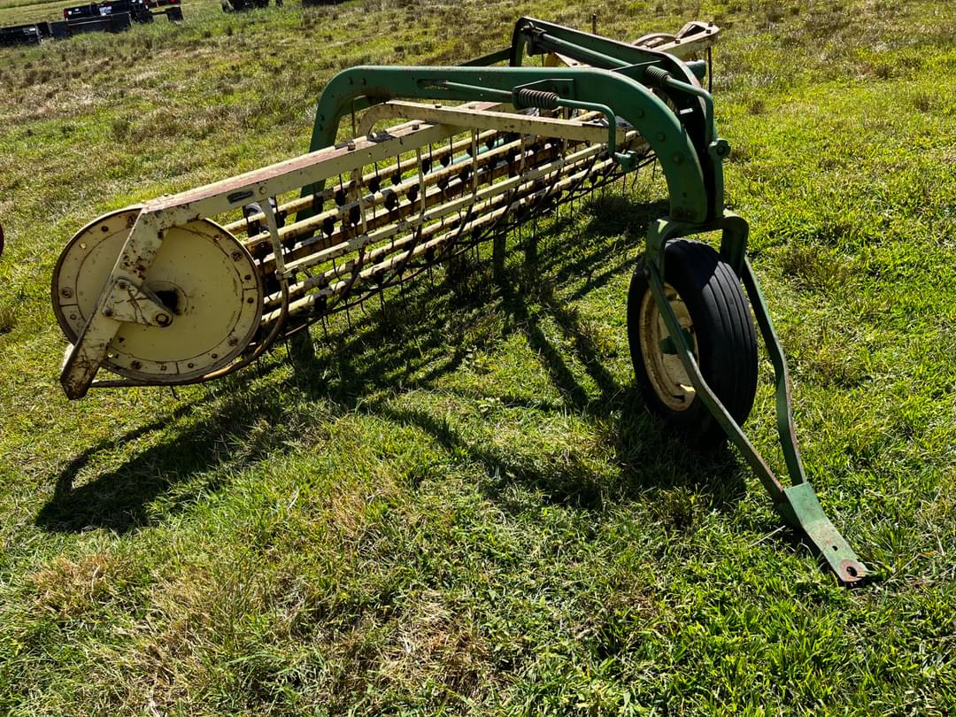 Image of John Deere 670 Primary image