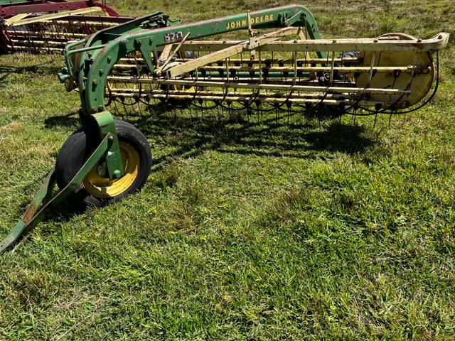 Image of John Deere 670 equipment image 1