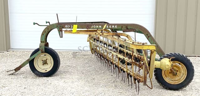 Image of John Deere 670 equipment image 3