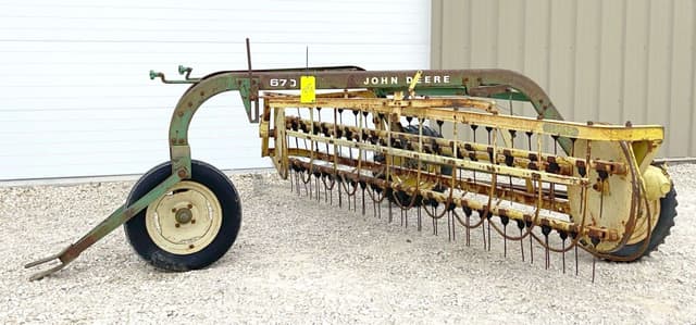 Image of John Deere 670 equipment image 1