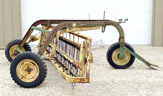 Image of John Deere 670 equipment image 2