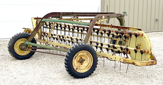 Image of John Deere 670 equipment image 4