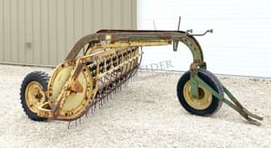 John Deere 670 Image