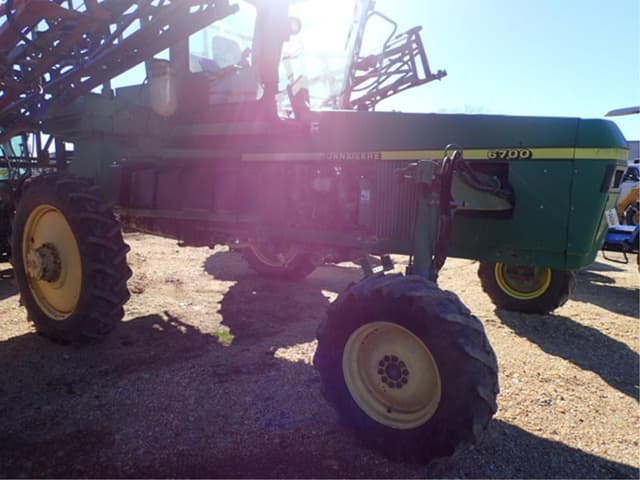 Image of John Deere 6700 equipment image 1