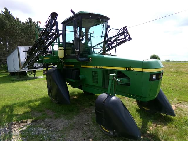 Image of John Deere 6700 equipment image 1