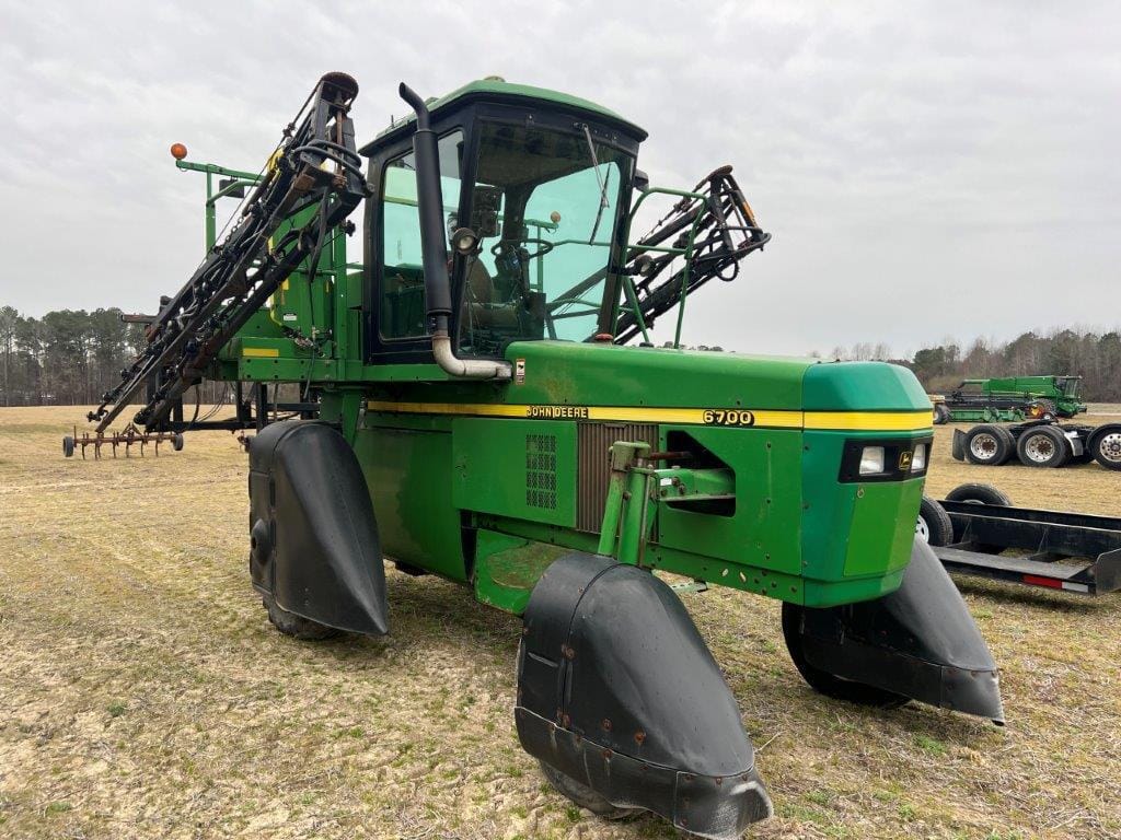 Main image John Deere 6700