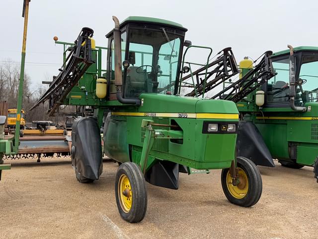 Image of John Deere 6700 equipment image 1