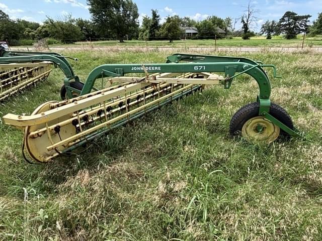Image of John Deere 670 equipment image 4