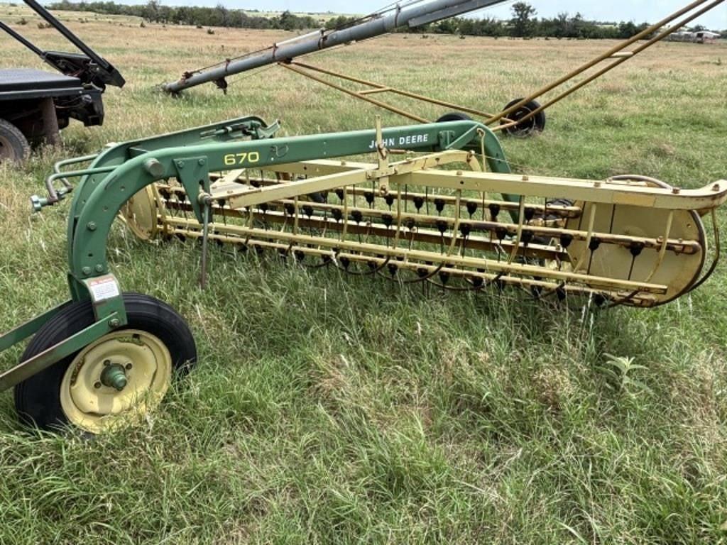 Image of John Deere 670 Primary image