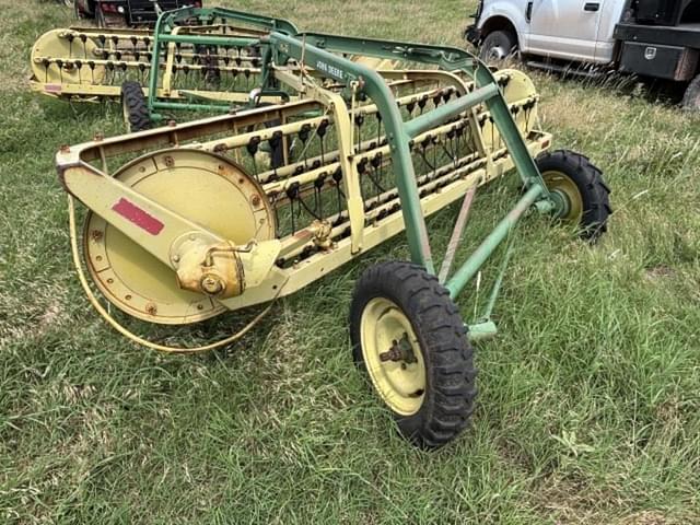 Image of John Deere 670 equipment image 1