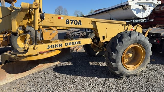 Image of John Deere 670A equipment image 3