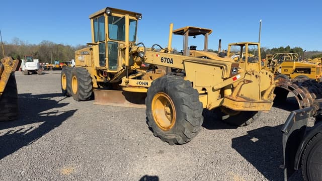Image of John Deere 670A equipment image 1