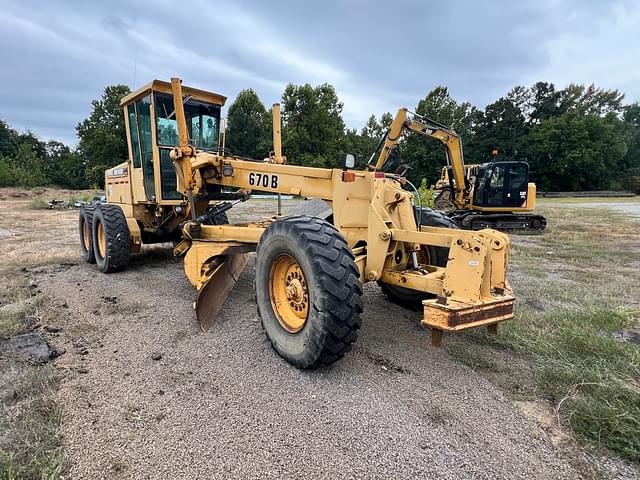 Image of John Deere 670B equipment image 1