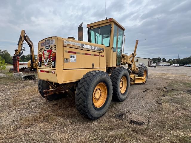 Image of John Deere 670B equipment image 2