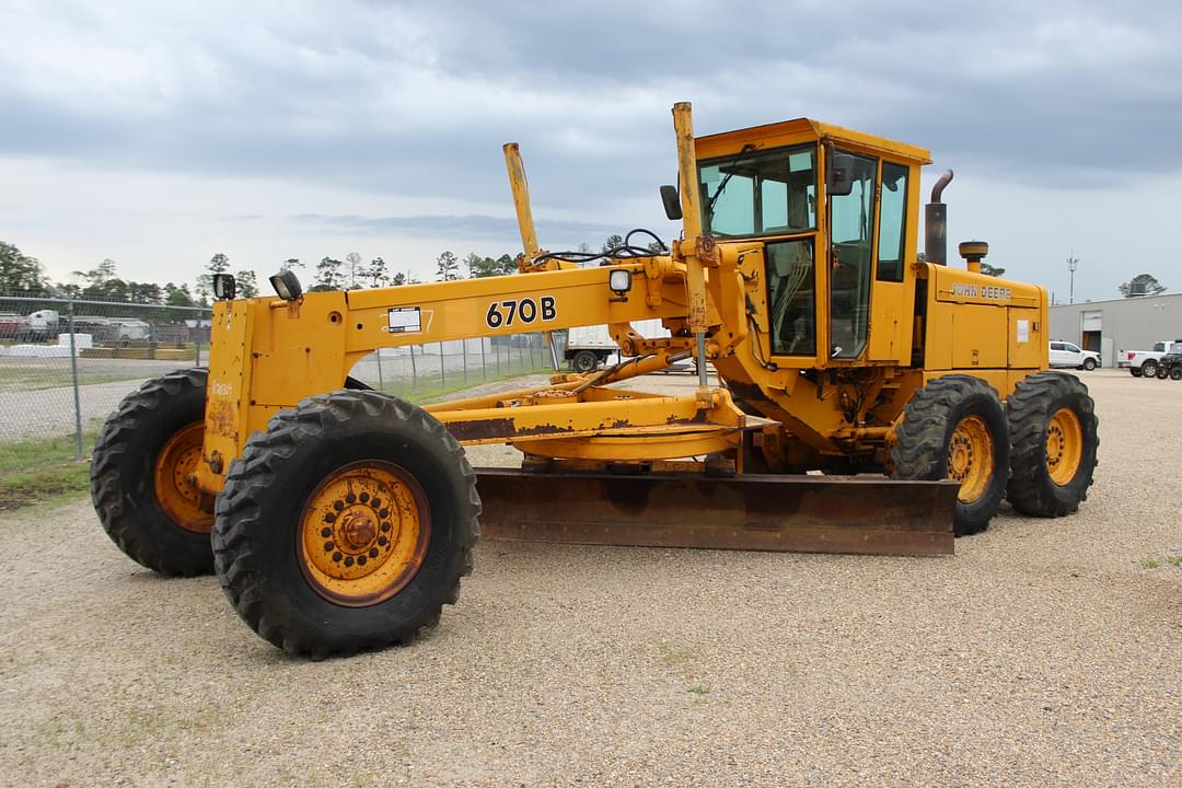Image of John Deere 670B Primary image