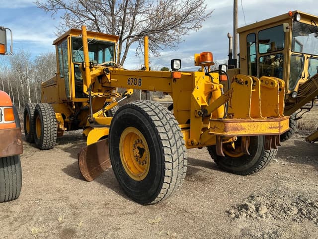 Image of John Deere 670B equipment image 2